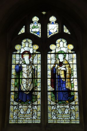 스트래스클라이드의 성 켄티게른과 이오나의 성 골룸바_made by Burlison and Grylls Co._photo by Alwyn Ladell_in the church of St Ambrose in Bournemouth_England.jpg
